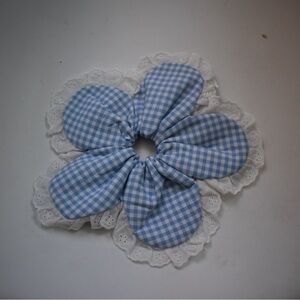Sandy Liang-inspired puffy flower scrunchie